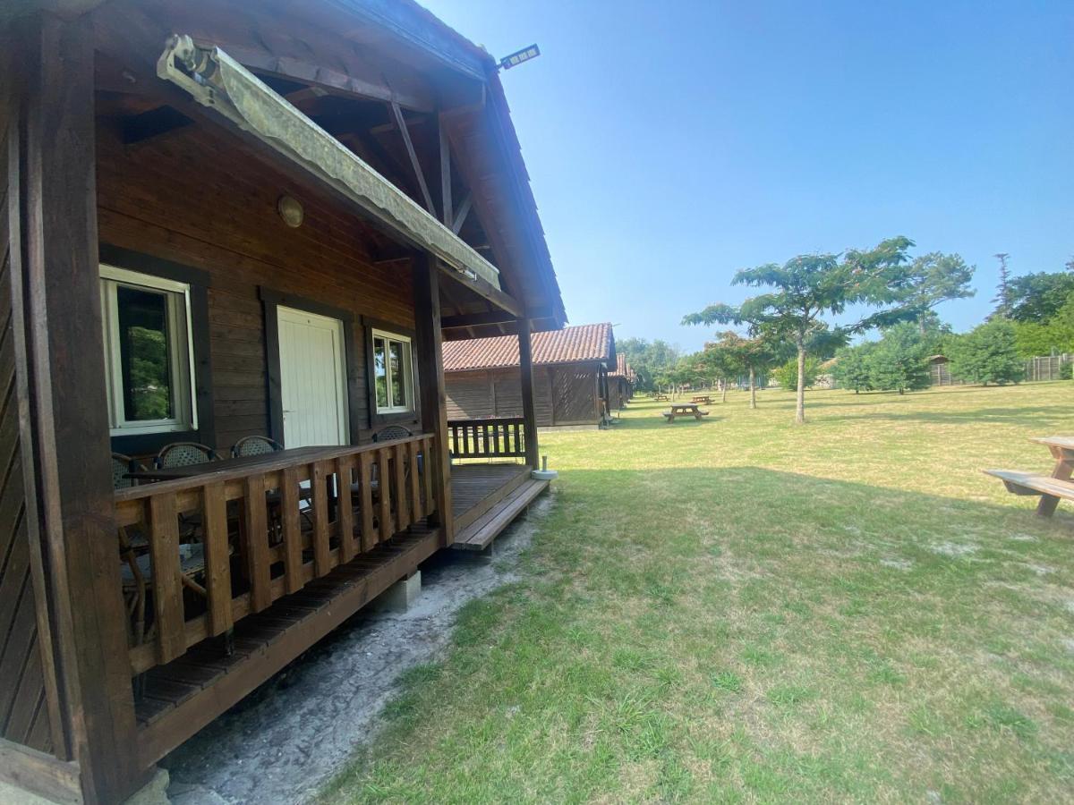 Camping Familial Les Chalets D'Uza Exterior foto