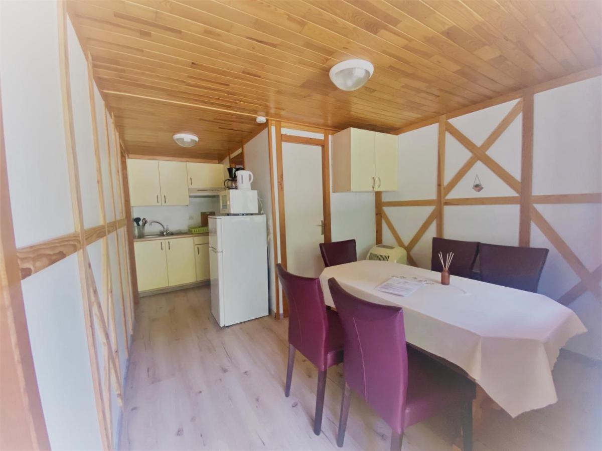 Camping Familial Les Chalets D'Uza Exterior foto