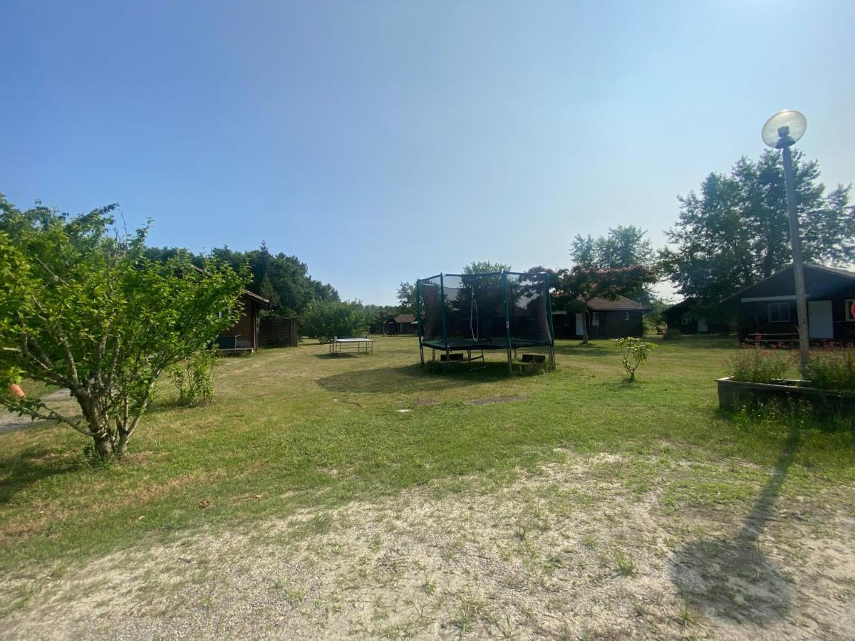 Camping Familial Les Chalets D'Uza Exterior foto