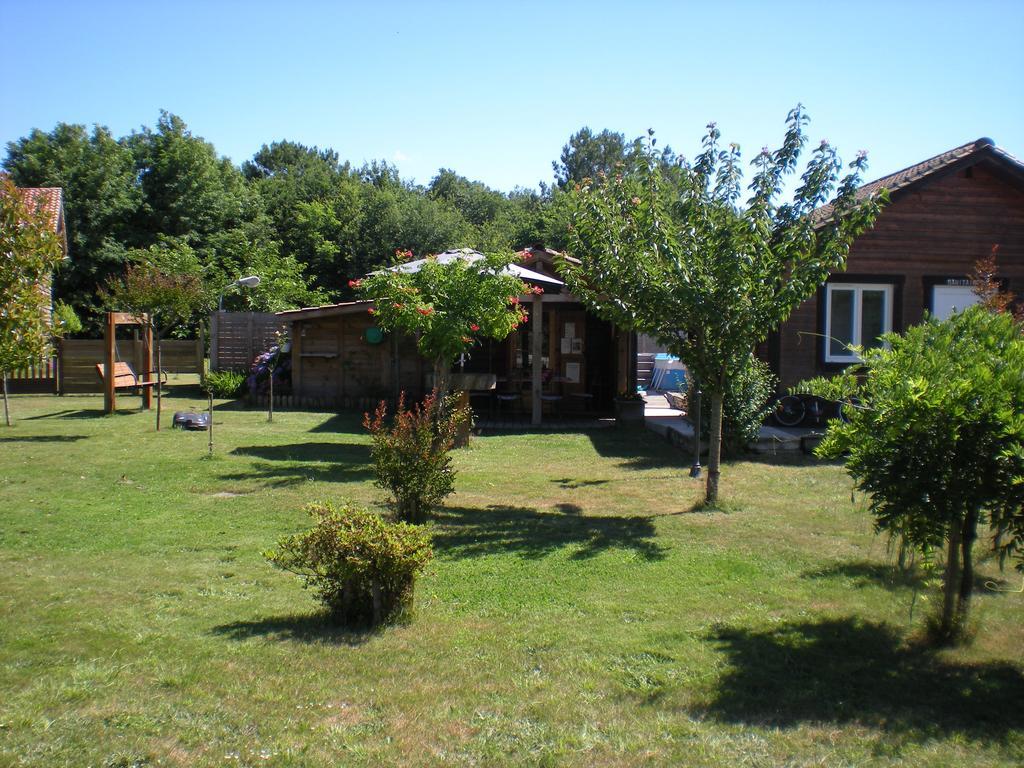 Camping Familial Les Chalets D'Uza Exterior foto